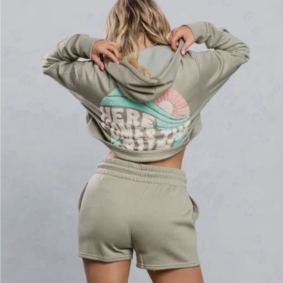 Sweat shirt & matching shorts! THIS LISTING IS FOR THE PINK(ish). NEVER WORN. - Picture 4 of 7